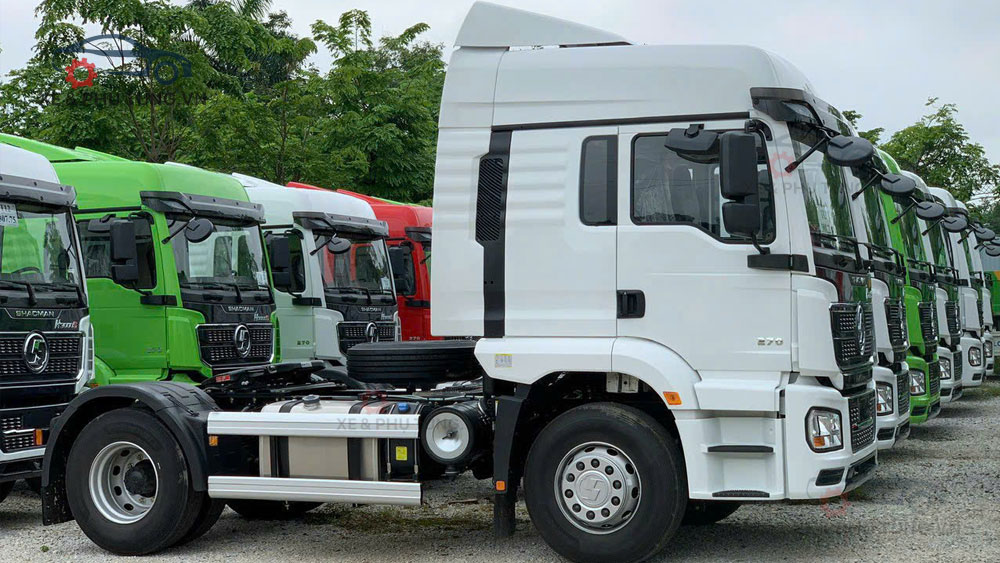 Dàn xe đầu kéo Shacman tại đại lý