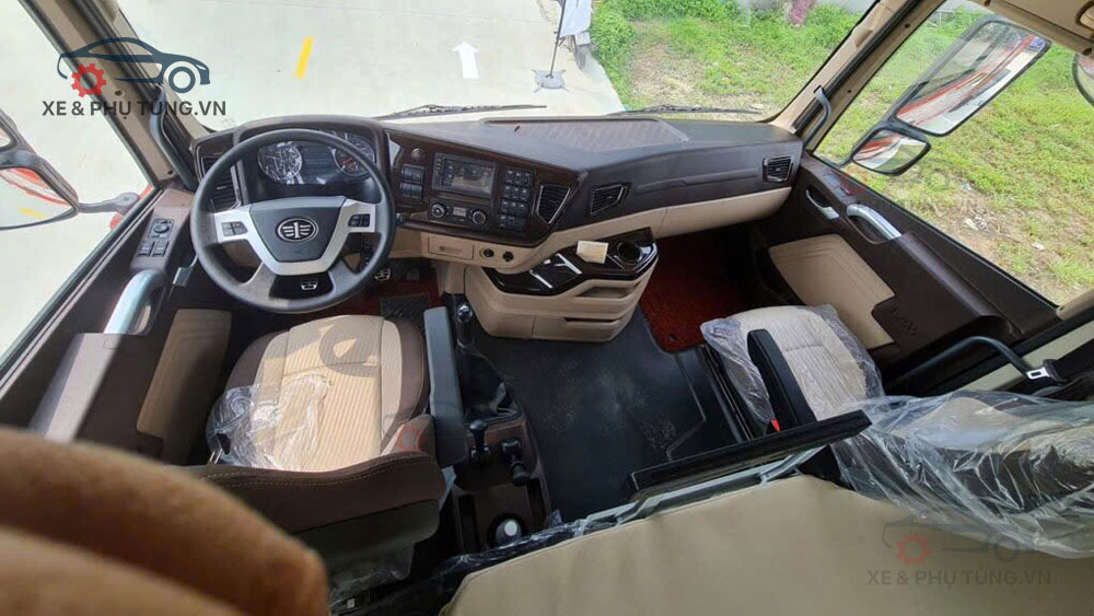 Nội Thất Xe Đầu Kéo Container FAW JH6 460HP 2 Cầu Láp Động Cơ Yuchai