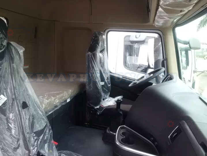 Cabin 1 giường trên xe Hyundai Xcient 380PS 2 Cầu 6x4