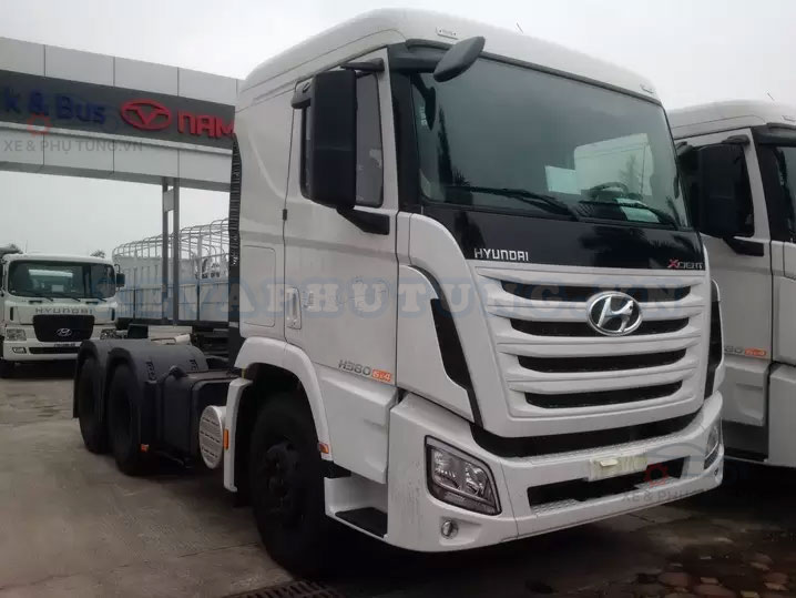 Nhìn từ mặt trước xe Hyundai Xcient 380PS 2 Cầu 6x4