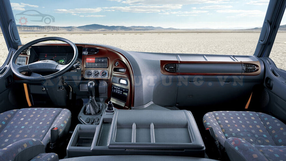 Toàn cảnh bên trong cabin xe Hyundai HD1000 410PS 2 Cầu 6x4