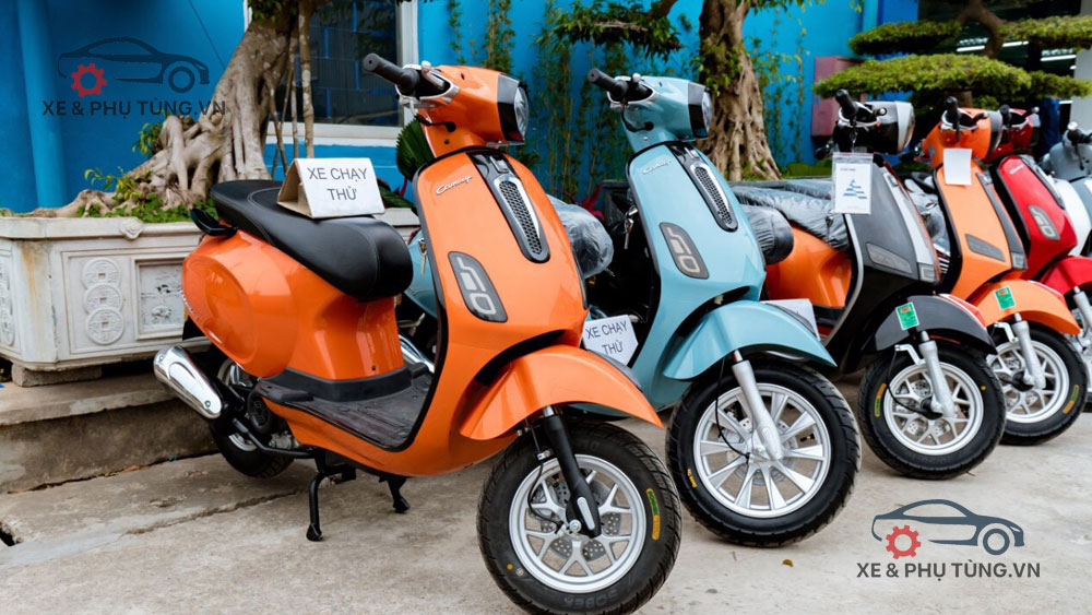 Xe tay ga 50cc cho khách sử dụng chạy thử tại showroom